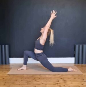 Mid-arvo Deeply Yoga